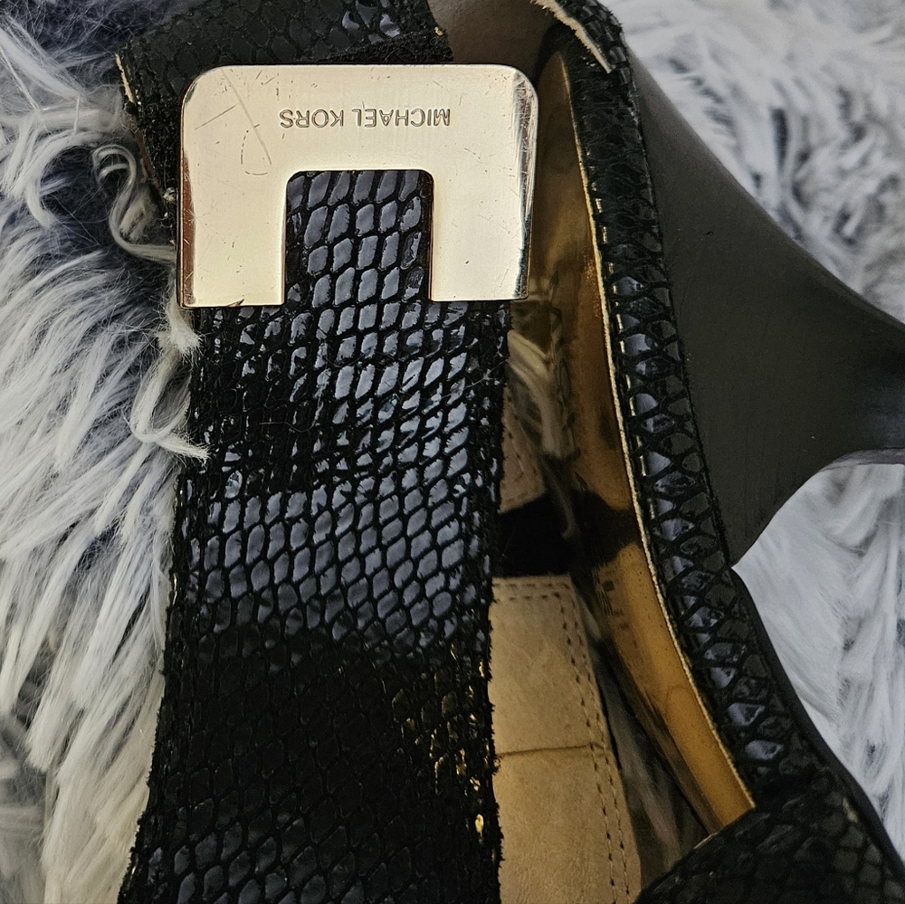 Michael Kor's Strappy Sexy Sandals Sz 7 Fits 7 1/2 foot Black and Gold - Picture 6 of 8